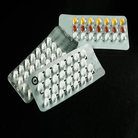 Las pastillas anticonceptivas se toman una vez al día y por un lapso específico. El ginecólogo debe recomendar la más conveniente para la paciente. Su función es evitar la ovulación mediante el ingreso al organismo de una mezcla de hormonas. 